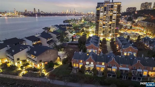 119 Hudson Cove, Edgewater, NJ 07020