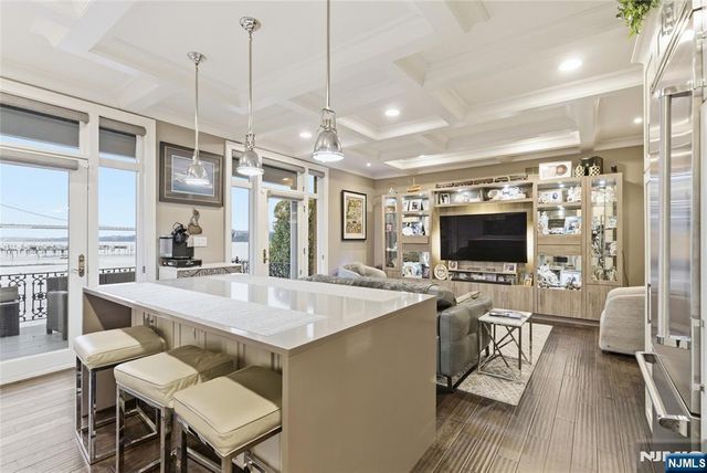 119 Hudson Cove, Edgewater, NJ 07020