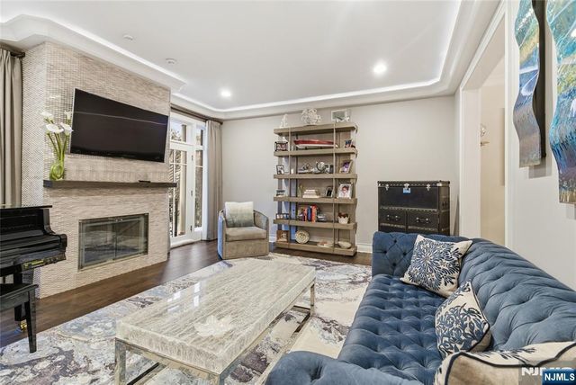 119 Hudson Cove, Edgewater, NJ 07020