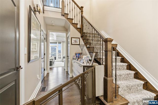 119 Hudson Cove, Edgewater, NJ 07020