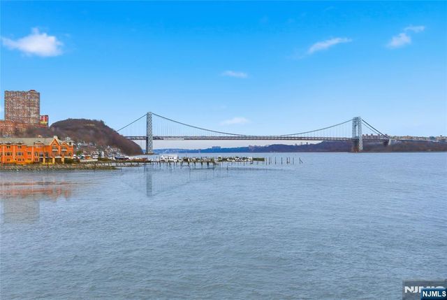 119 Hudson Cove, Edgewater, NJ 07020