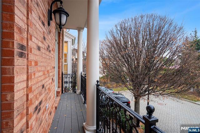 119 Hudson Cove, Edgewater, NJ 07020