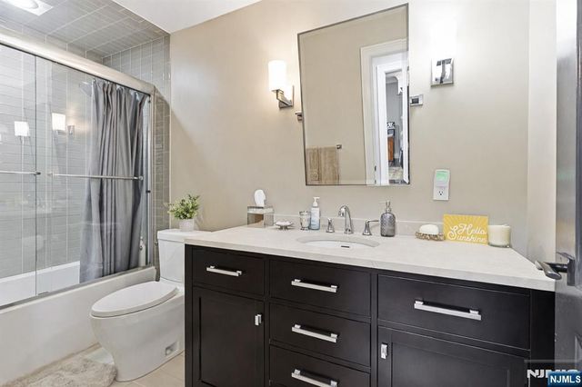 119 Hudson Cove, Edgewater, NJ 07020