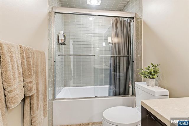 119 Hudson Cove, Edgewater, NJ 07020