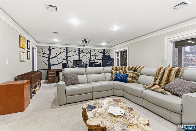 119 Hudson Cove, Edgewater, NJ 07020