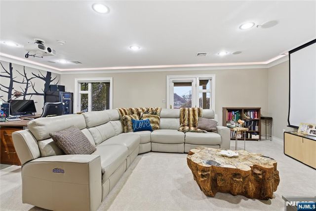 119 Hudson Cove, Edgewater, NJ 07020