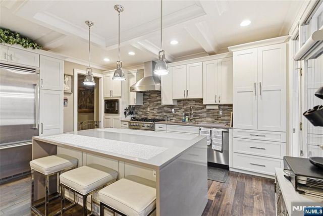 119 Hudson Cove, Edgewater, NJ 07020