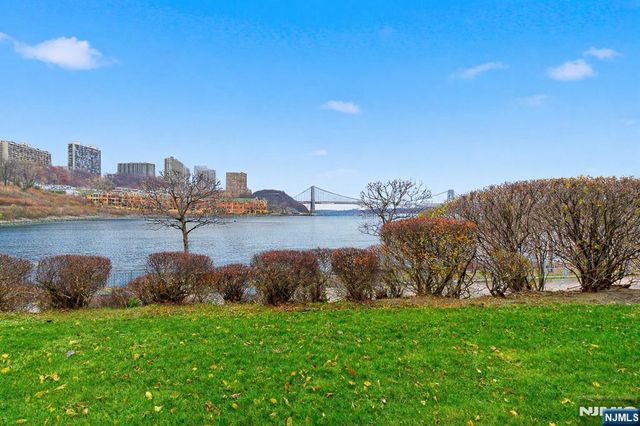119 Hudson Cove, Edgewater, NJ 07020