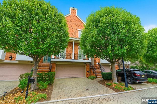 119 Hudson Cove, Edgewater, NJ 07020