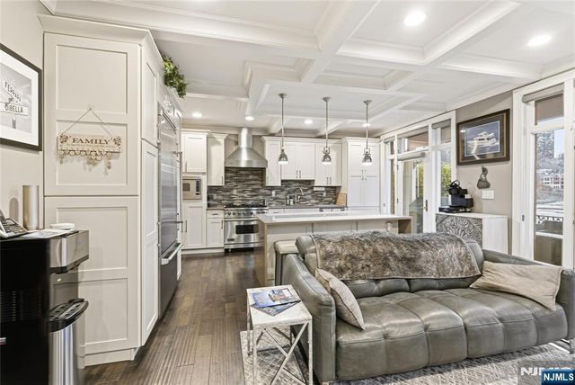 119 Hudson Cove, Edgewater, NJ 07020