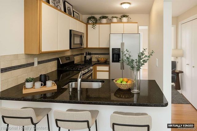 6323 Potomac Circle, West Bloomfield Charter Township, MI 48322