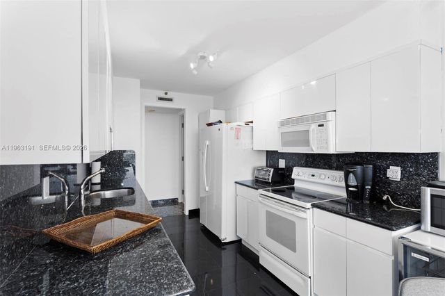 19500 Turnberry Way 20-C, Aventura, FL 33180