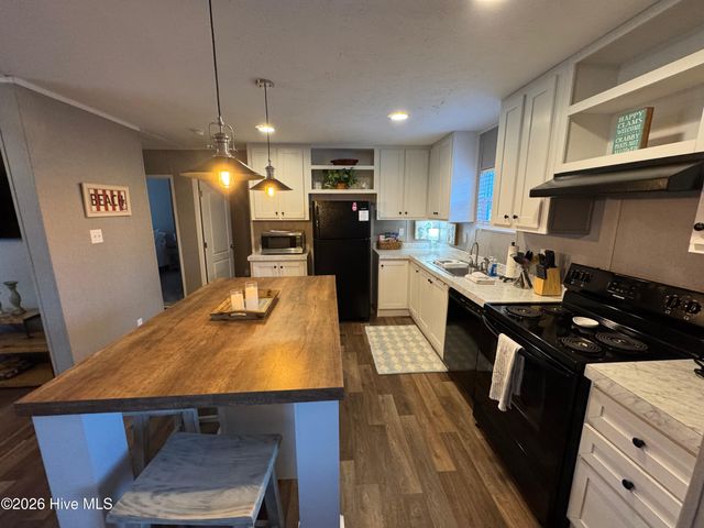 113 Moores Landing Road, Hampstead, NC 28443