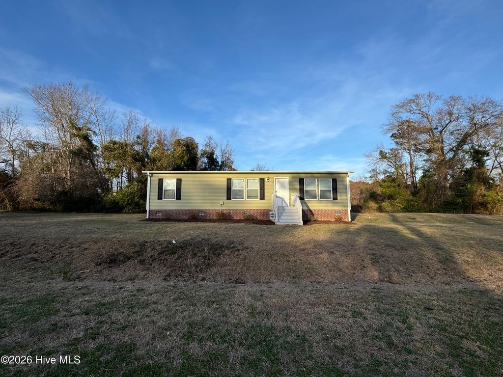 113 Moores Landing Road, Hampstead, NC 28443