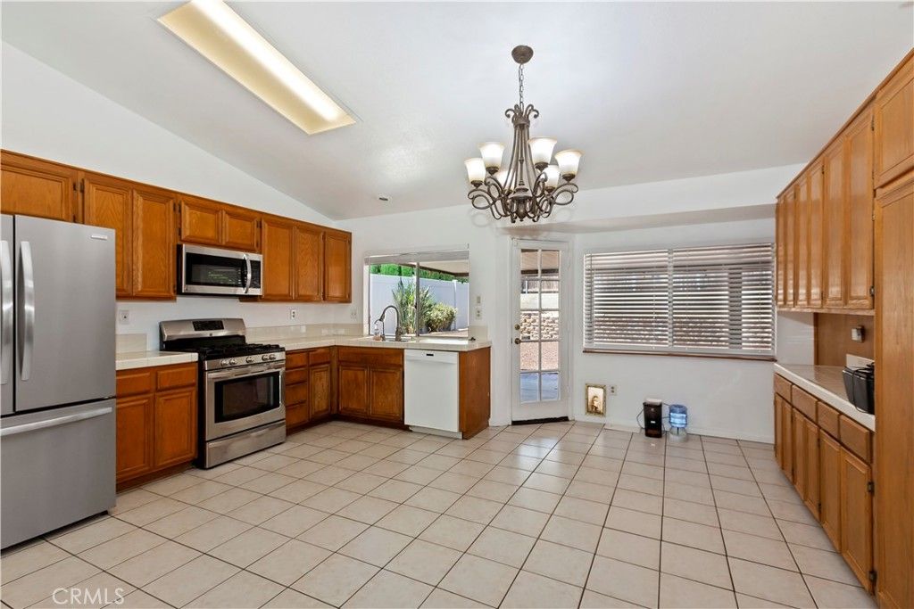 Image 11 of property listing at 9028 La Verne, Rancho Cucamonga, CA 91701