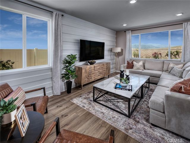 2043 Grapefruit Street, Redlands, CA 92374