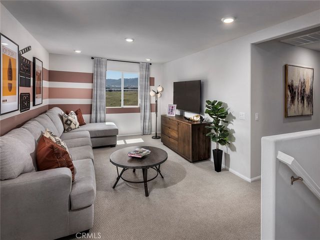 2043 Grapefruit Street, Redlands, CA 92374