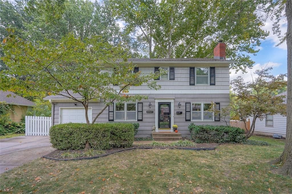 8927 Foster Lane, Overland Park, KS 66212