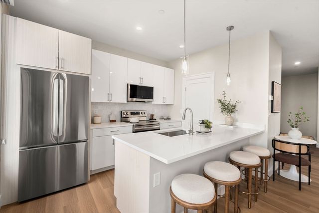 40 Soldiers Field Place 211, Boston, MA 02135