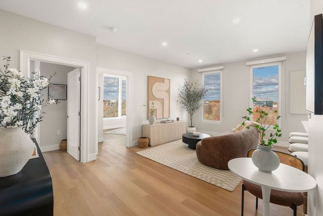 40 Soldiers Field Place 211, Boston, MA 02135