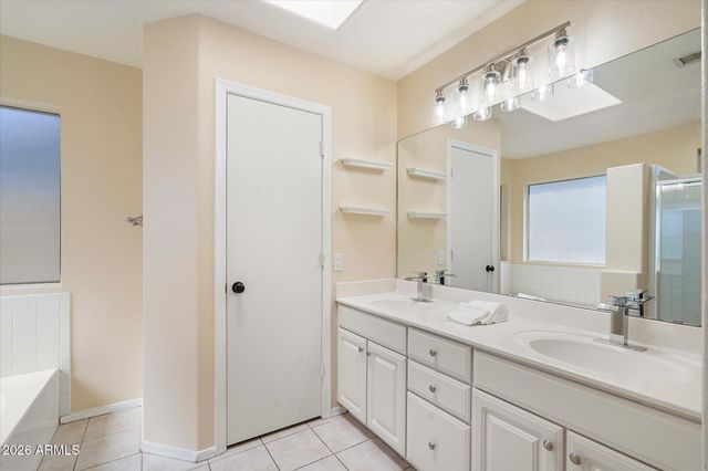 2823 E BLACKHAWK Drive, Phoenix, AZ 85050