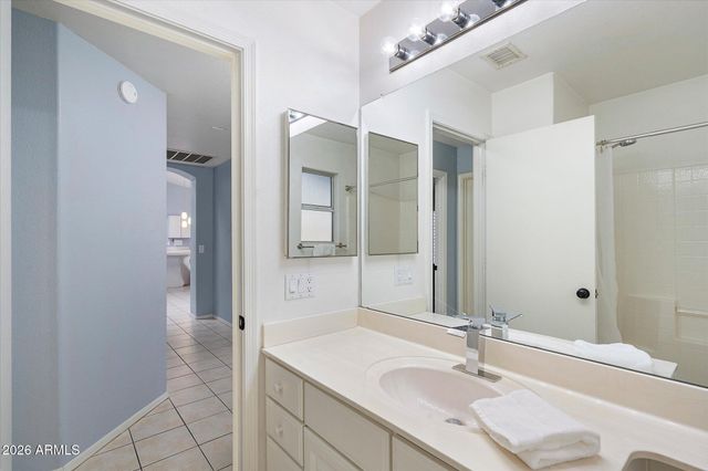 2823 E BLACKHAWK Drive, Phoenix, AZ 85050