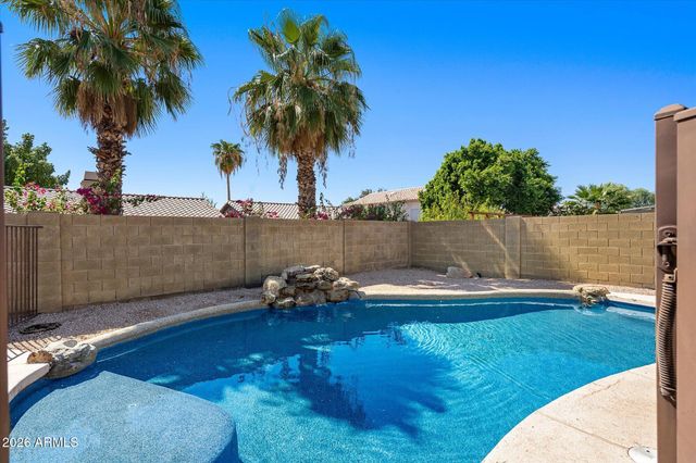 2823 E BLACKHAWK Drive, Phoenix, AZ 85050