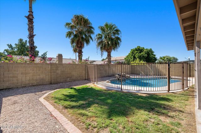 2823 E BLACKHAWK Drive, Phoenix, AZ 85050