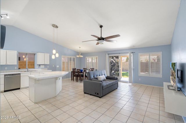 2823 E BLACKHAWK Drive, Phoenix, AZ 85050