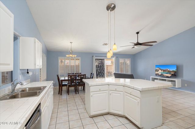 2823 E BLACKHAWK Drive, Phoenix, AZ 85050