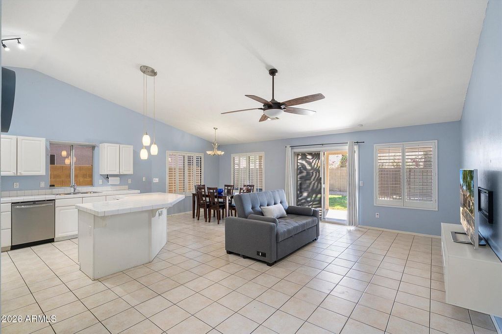 2823 E BLACKHAWK Drive, Phoenix, AZ 85050 — photo 4