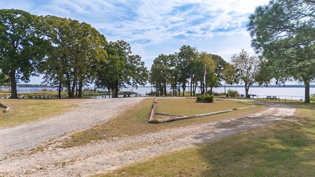 1324 Arrowhead Drive, West Tawakoni, TX 75474