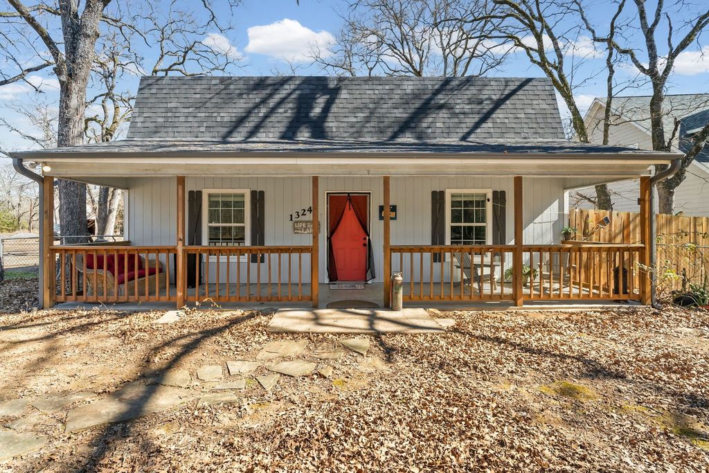 1324 Arrowhead Drive, West Tawakoni, TX 75474