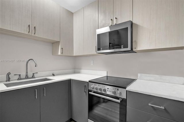 3030 NW 16th St 3, Miami, FL 33125