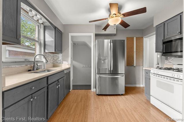 7730 Osage Avenue, Allen Park, MI 48101
