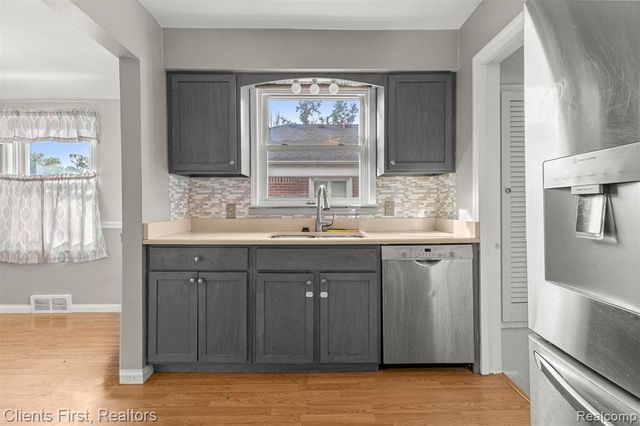 7730 Osage Avenue, Allen Park, MI 48101