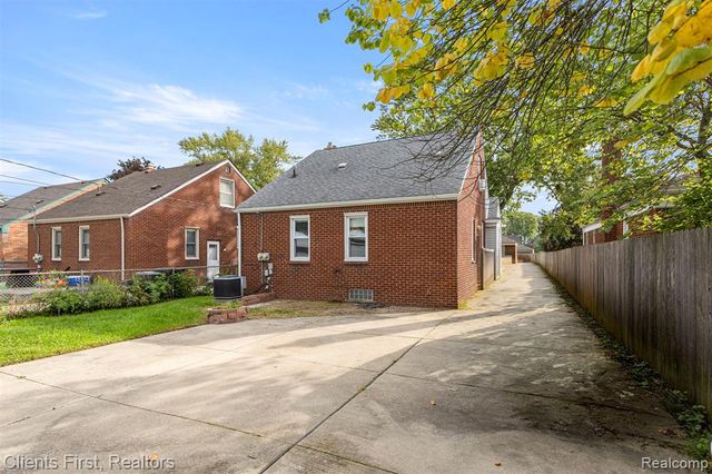 7730 Osage Avenue, Allen Park, MI 48101