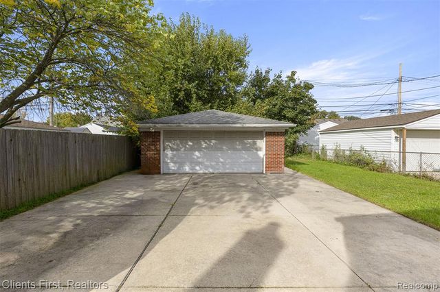 7730 Osage Avenue, Allen Park, MI 48101