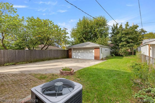 7730 Osage Avenue, Allen Park, MI 48101