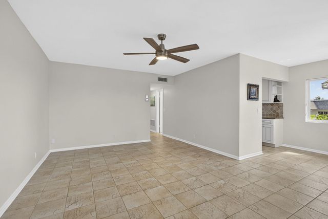 3402 CYNTHIA Lane 201, Lake Worth Beach, FL 33461