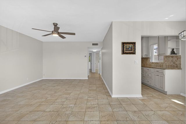3402 CYNTHIA Lane 201, Lake Worth Beach, FL 33461