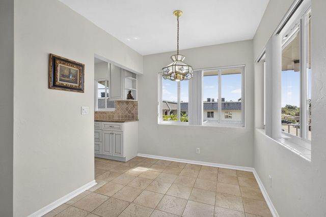 3402 CYNTHIA Lane 201, Lake Worth Beach, FL 33461