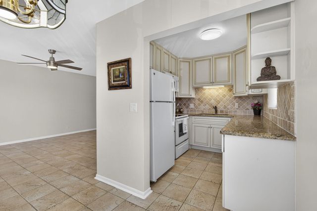 3402 CYNTHIA Lane 201, Lake Worth Beach, FL 33461