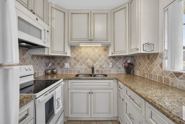3402 CYNTHIA Lane 201, Lake Worth Beach, FL 33461