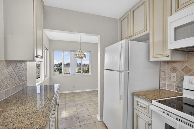 3402 CYNTHIA Lane 201, Lake Worth Beach, FL 33461