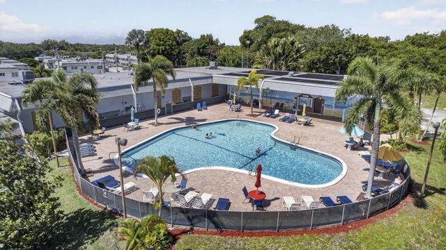 3402 CYNTHIA Lane 201, Lake Worth Beach, FL 33461