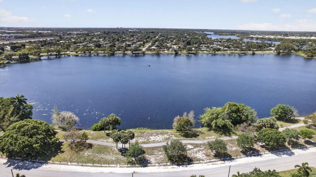 3402 CYNTHIA Lane 201, Lake Worth Beach, FL 33461