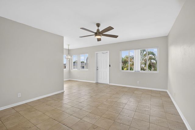 3402 CYNTHIA Lane 201, Lake Worth Beach, FL 33461