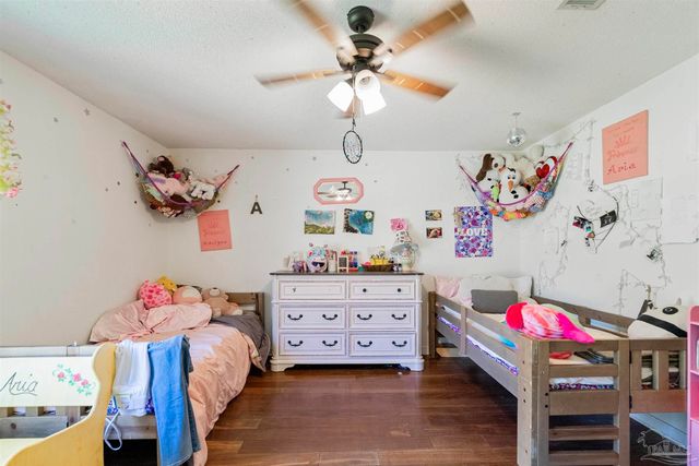 3329 Sunset Bayou Dr, Milton, FL 32583