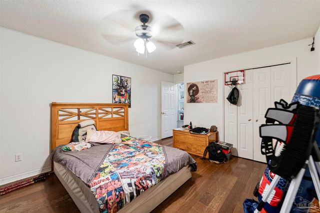 3329 Sunset Bayou Dr, Milton, FL 32583